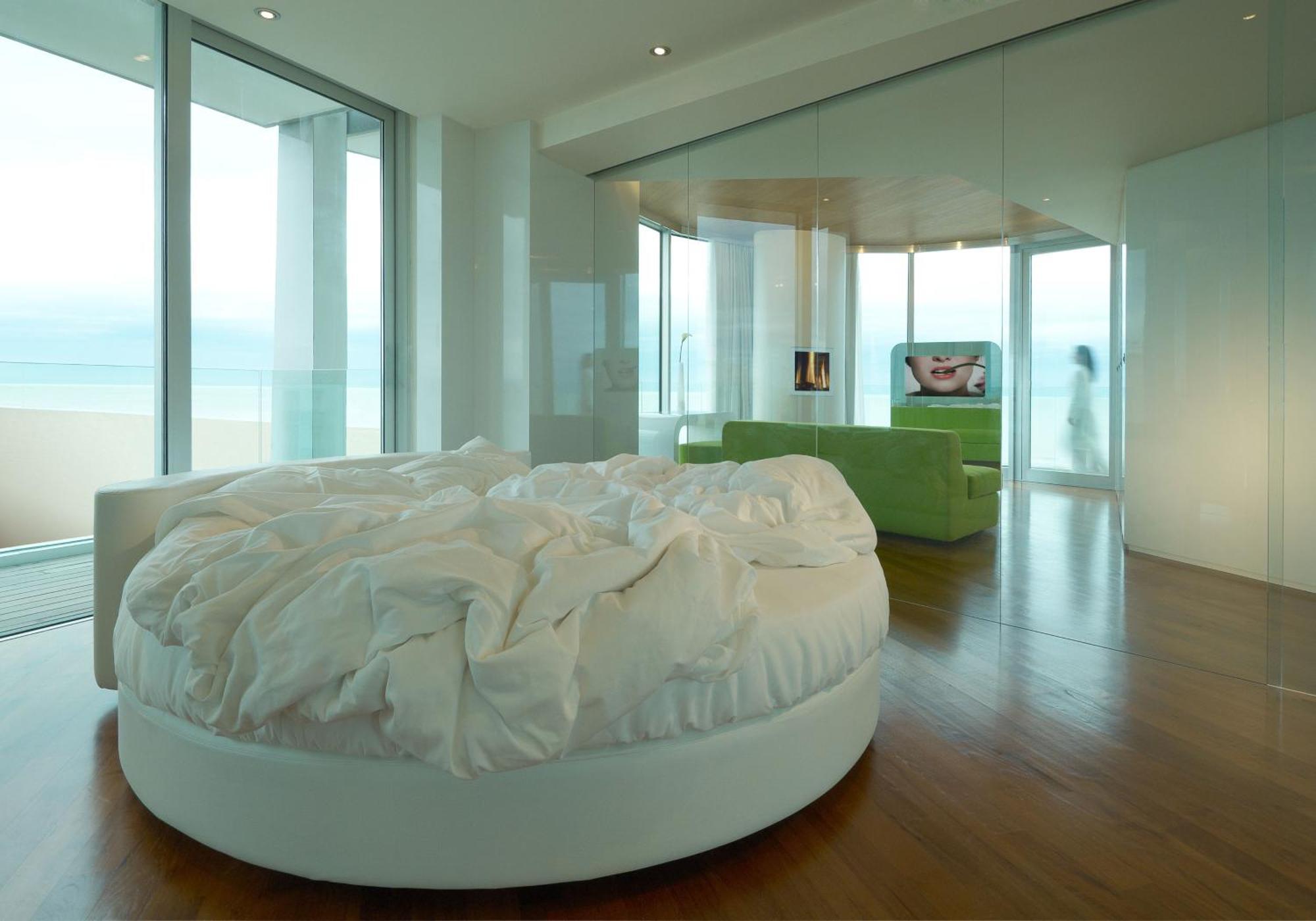I-suite Hotel 5*